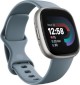 Fitbit GPS-Fitness-Smartwatch Versa 4, waterfall blue platinum